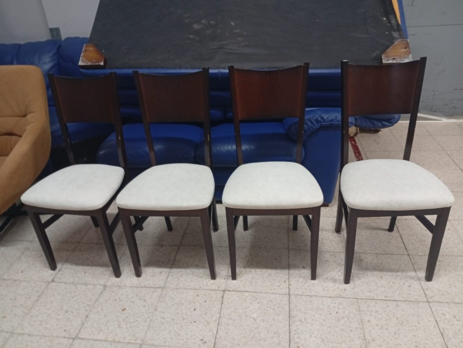 Tapicería de sillas y asientos con tejidos a medida