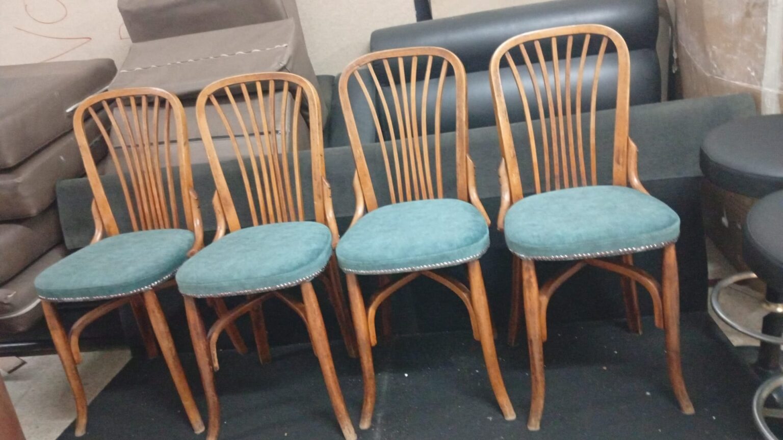 Tapizado de sillas que crujen con nuevo soporte